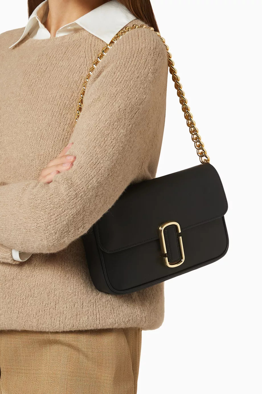 The J Marc Shoulder Bag in Leather Black - Marc Jacobs product image 5